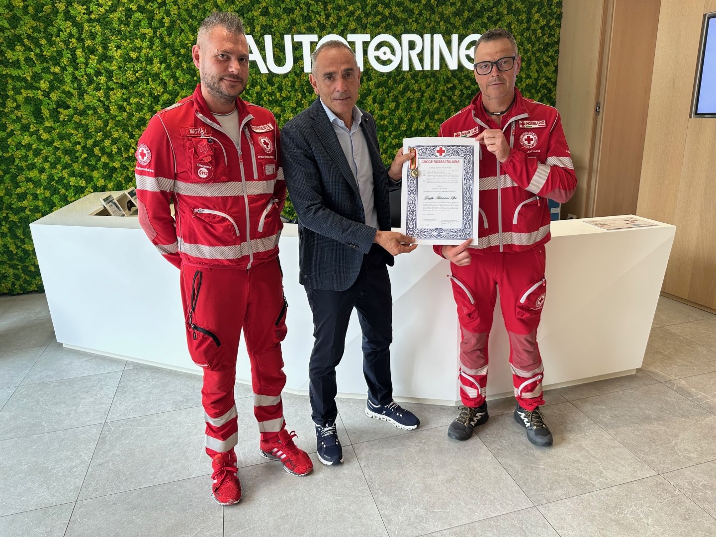 20250606_Consegna_benemerenza_Croce_Rossa_Plinio_Vanini_002_Grande_ La Croce Rossa Italiana conferisce ad Autotorino la Benemerenza “Il Tempo della Gentilezza”