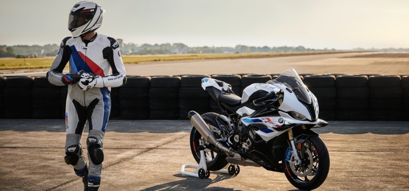 Ride & Style Collection 2023: scopri accessori e abbigliamento per i viaggi in sella alla tua BMW Motorrad 