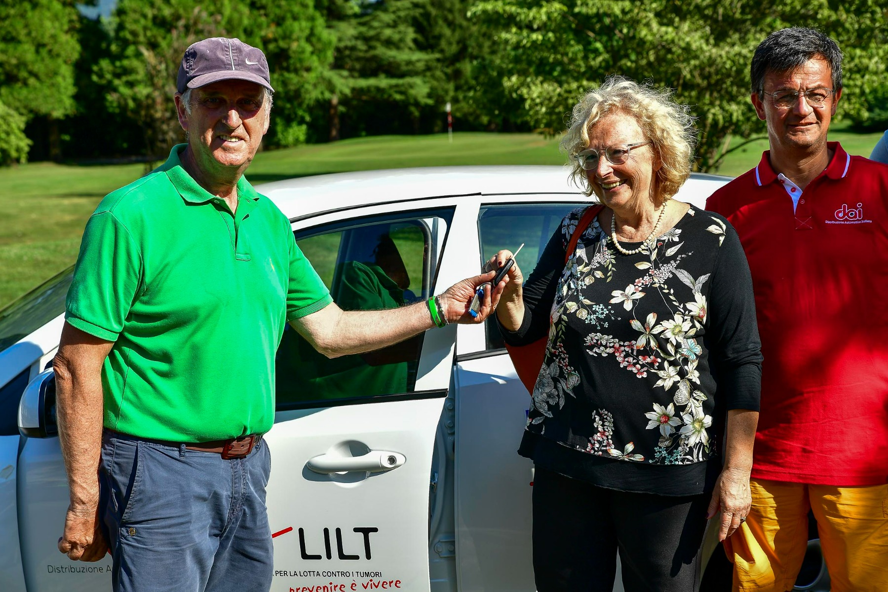 Il Golf Challenge Cancro Primo Aiuto consegna una vettura alla LILT Lecco