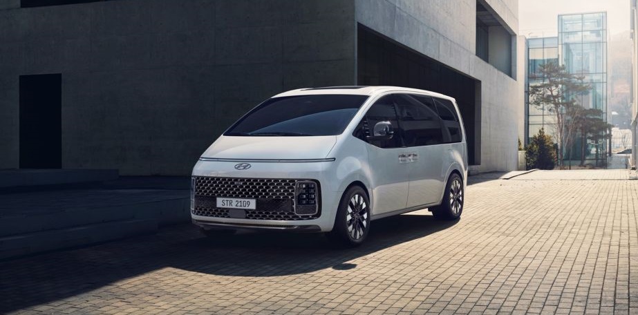 Nuova Hyundai STARIA: il van multispazio dal design futuristico arriva in Italia