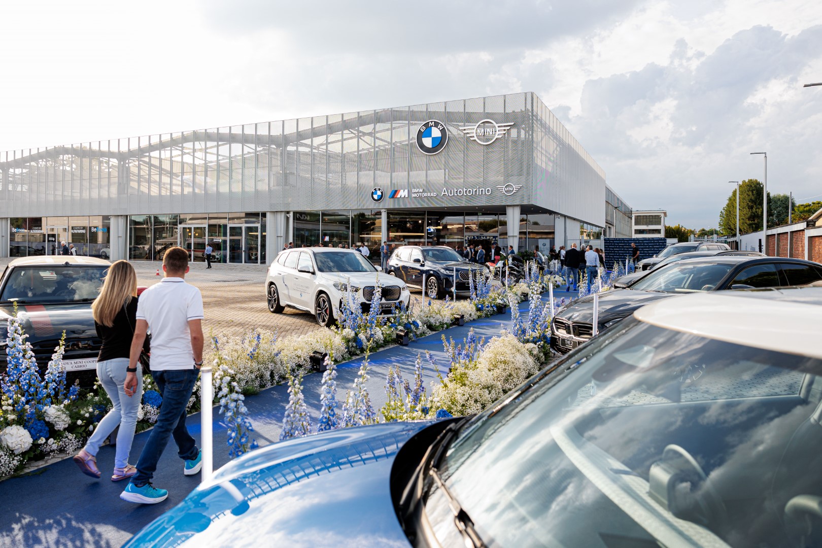 Olgiate Olona: per i 10 anni di Autotorino una sfavillante inaugurazione stellata