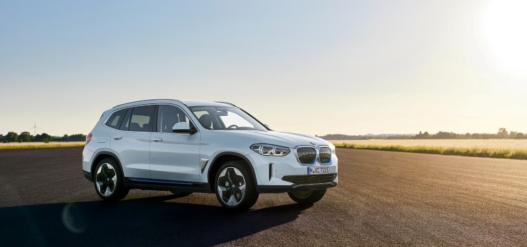 BMW presenta iX3: il primo SAV 100% elettrico della Casa è pronto per conquistare le strade