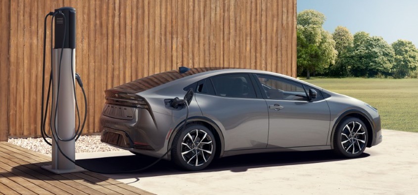 L’auto più ecologica al mondo è plug-in: Toyota Prius Prime SE in vetta alla classifica ACEEE