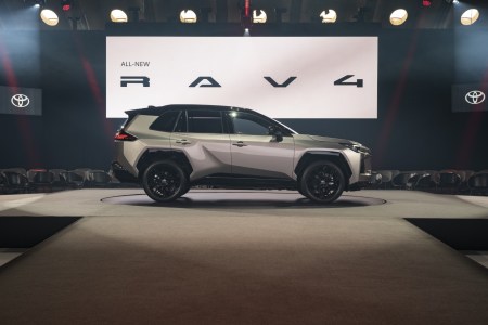 Nuovo Toyota RAV4: presentata la sesta ed evoluta generazione