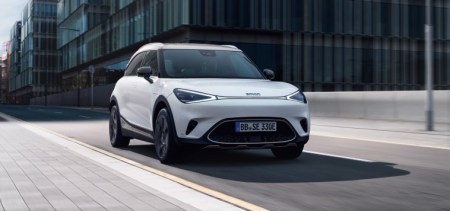 Con smart #1, il primo crossover della Casa, inizia la rivoluzione elettrica dal design futuristico e 200 kW di potenza