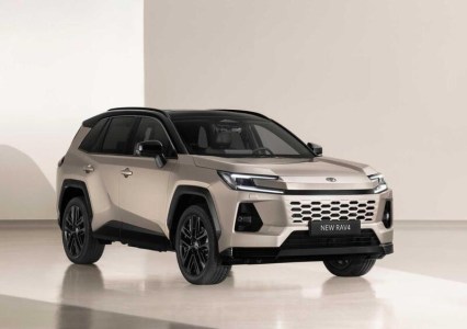 Anteprima Nuova Toyota RAV4: l'evoluzione del SUV ibrido Toyota